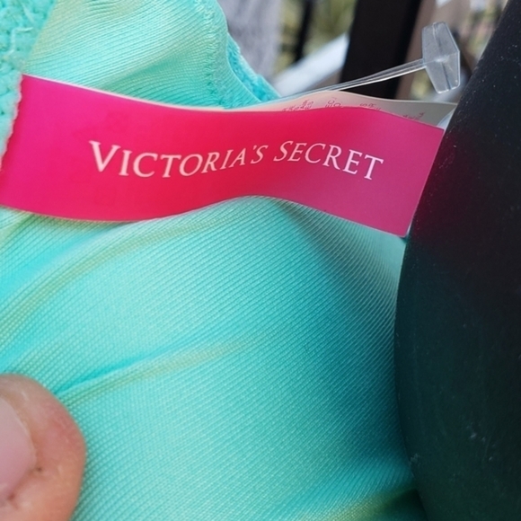 Victoria's Secret - Picture 5 of 8